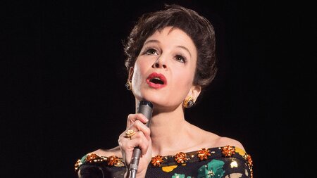 Renee Zellweger singing in her role of Judy Garland in the 2019 biopic Judy.