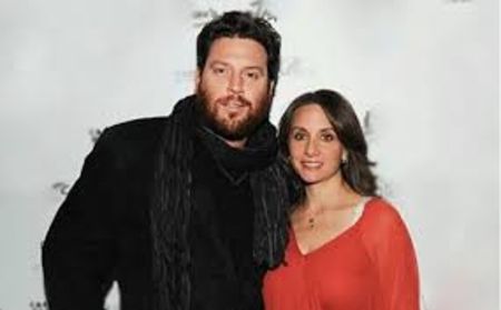 Scott Conant chama-se Chris Cannon.'s first wife's name is Chris Cannon.