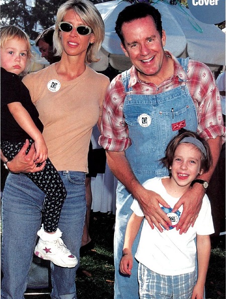 필 하트만과 세 번째 부인 브린 하트만과 자녀 숀과 비르겐.