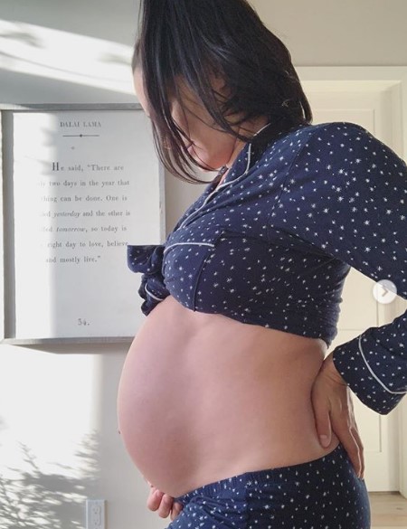 nikki bella shares 37 weeks pregnancy photos.