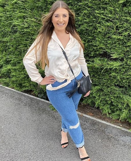 Gogglebox's Izzi Warner showed off her weight loss in her social profile.