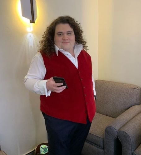 Jonathan Antoine rose to prominence at the age of fifteen; he was named Young Musician of the Year at the East London Music Festival. 
