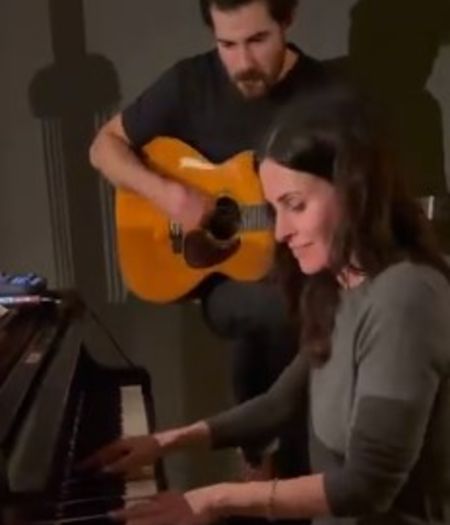 Friends star Courtney Cox is learning piano, and she recently posted a video of her playing the Friends Iconic theme song.