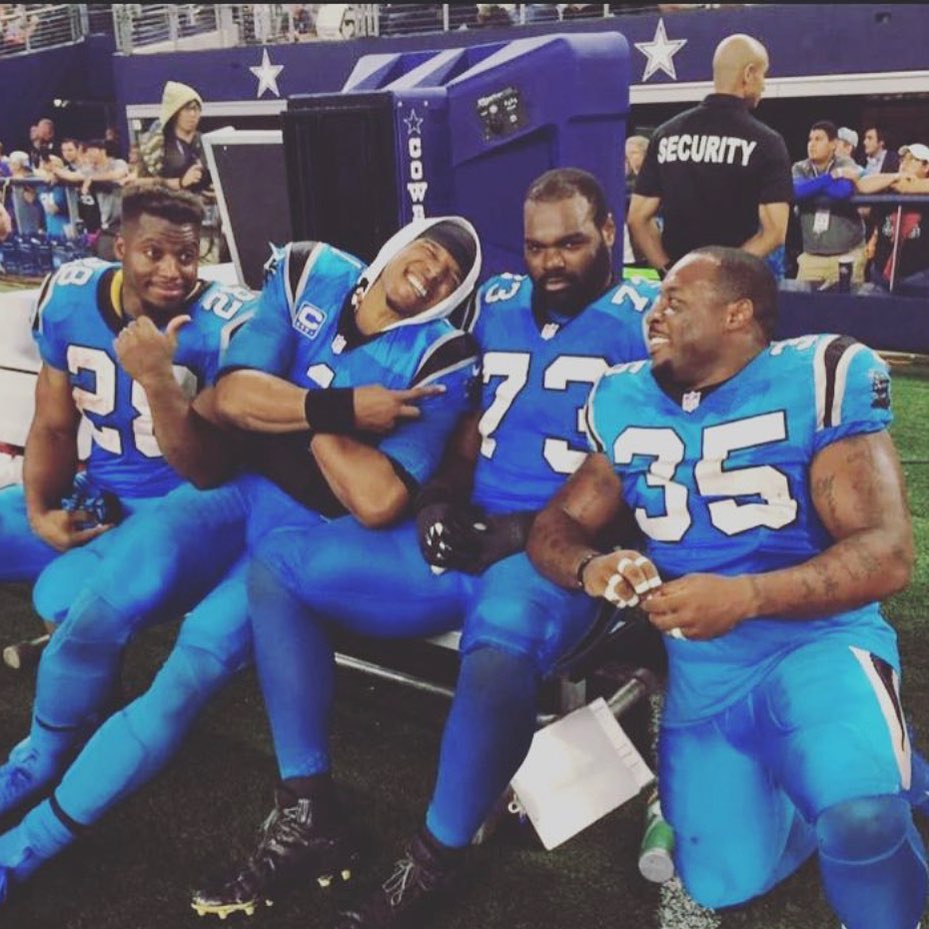 Micheal Oher with his team mates 