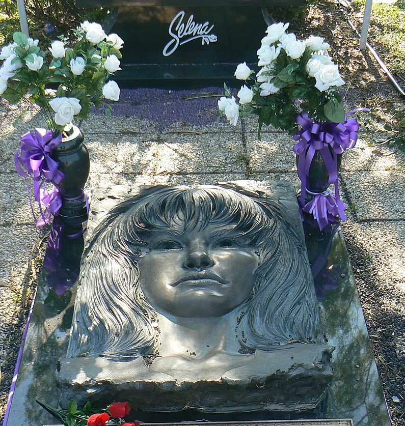Selena Quintanilla was buried at seaside memorial park, texas.