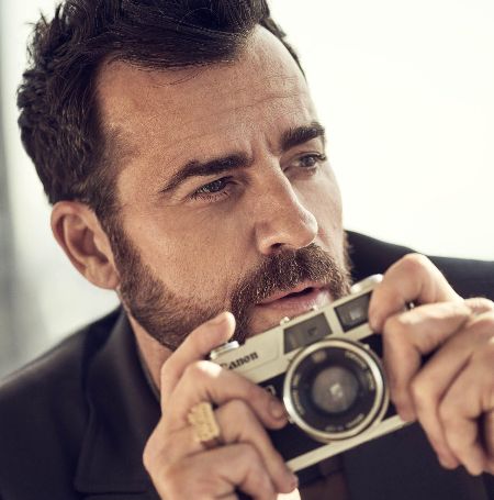 Justin Theroux made his film debut in an independent biographical drama film, I Shot Andy Warhol in 1996.