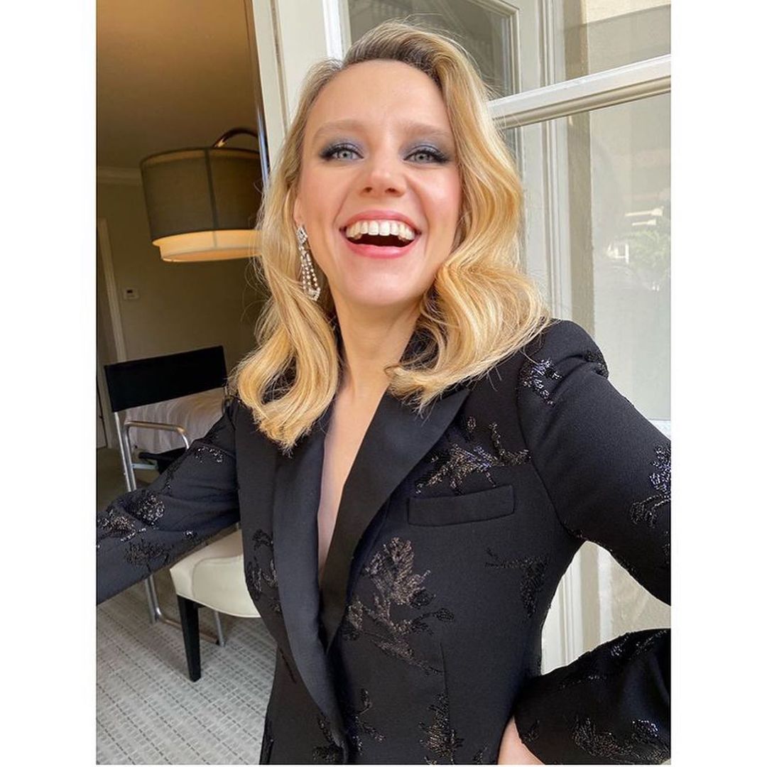 Kate McKinnon is posing for her post.