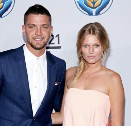 Toni Garrn and Chandler Parsons on a event.