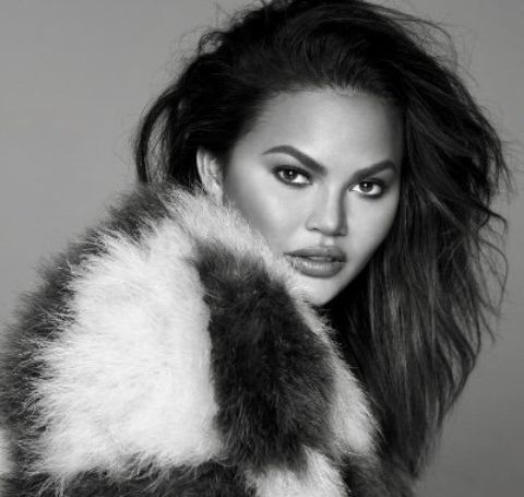 Famous American model and television personality Chrissy Teigen celebrated her 50 days of sobriety by posting a video of herself trying to do a workout. 