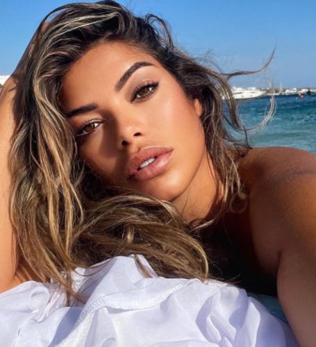 Suelyn Medeiros is currently dating Dr. Garth Fisher.