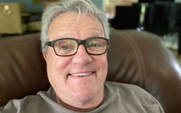 American Singer Mark Lowry Rumors to be Gay, Detail About his Relationship