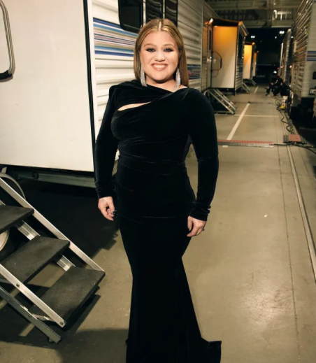   Kelly Clarkson underwent 37 pounds of weight loss.