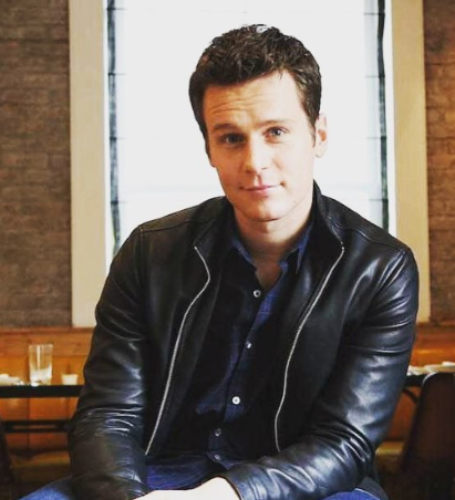 Jonathan Groff never said anything about his relationships prior to coming out as gay publicly in 2009. 