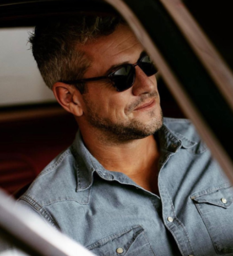 Ant Anstead is a television presenter, motor specialist, car builder, designer, and artist from England.