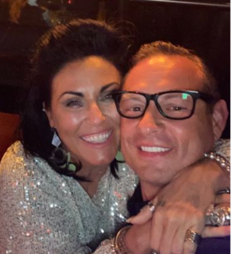 Yes, Jessie Wallace is dating.