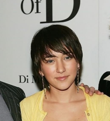 Zelda Williams made her feature debut at the young age of 5 in the television movie In Search of Dr. Seuss in 1994. 