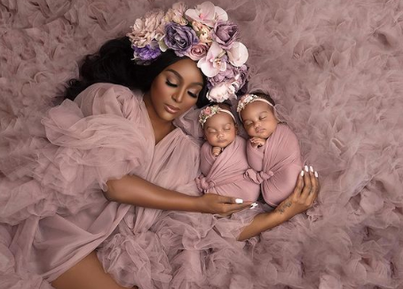 Amara La Negra with her twin daughters.Photo Source: Instagram