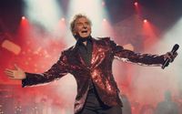 How Much is Barry Manilow Net Worth? Here is the Complete Breakdown